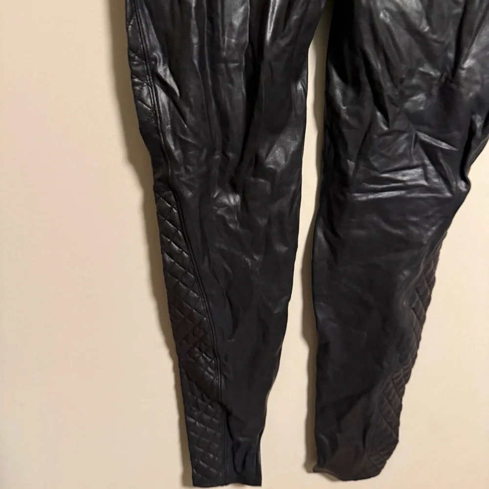 Spanx Faux Leather Quilted Legging in Very Black- Size Large